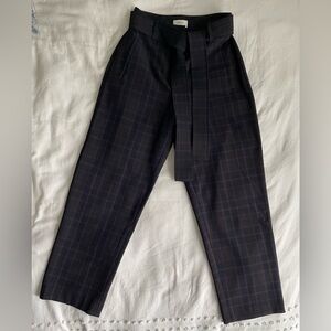 Wilfred Aritzia front tie cropped pant
Navy blue, burgundy, and gold plaid